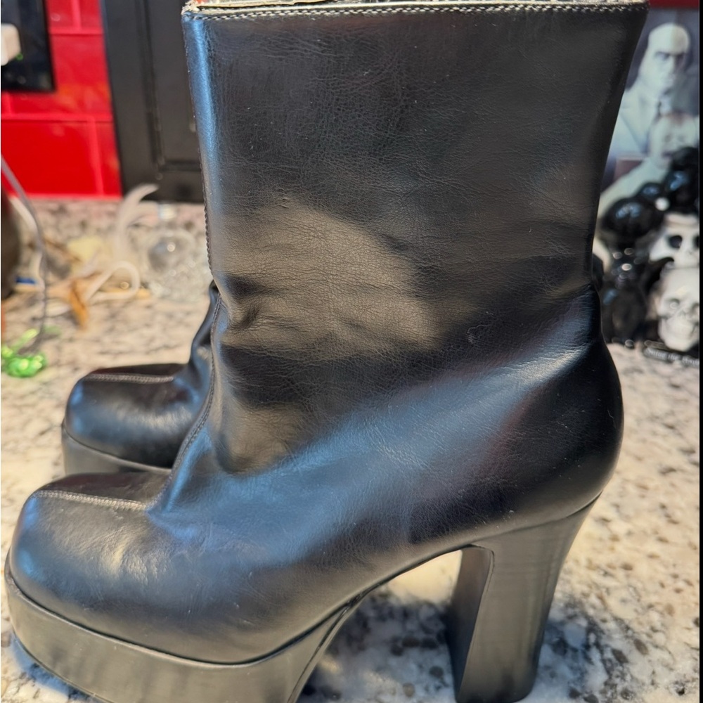 Chinese Laundry Extreme Platform Noodle Boot